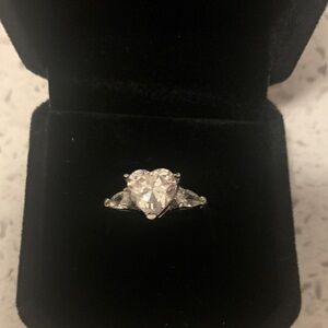Elegant sterling Silver Heart-Shaped Ring . 2.0ct simulated Diamond